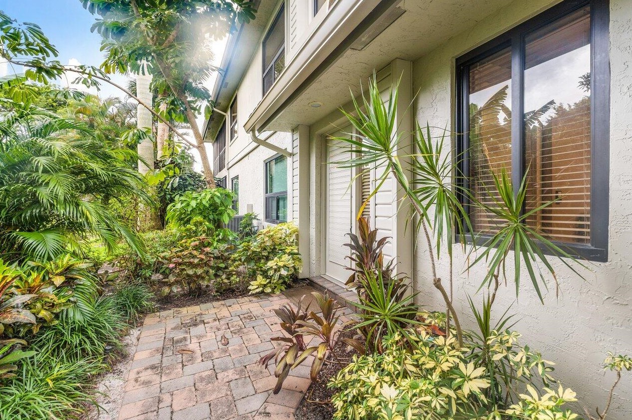 19848 Planters Blvd, Boca Raton, FL 33434-5280