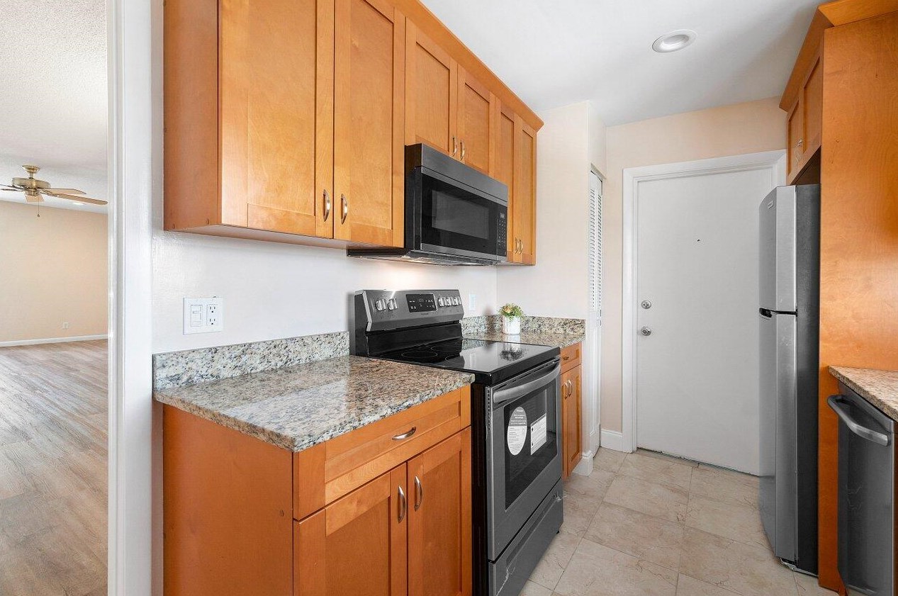 2015 S Seacrest Blvd #d, Boynton Beach, FL