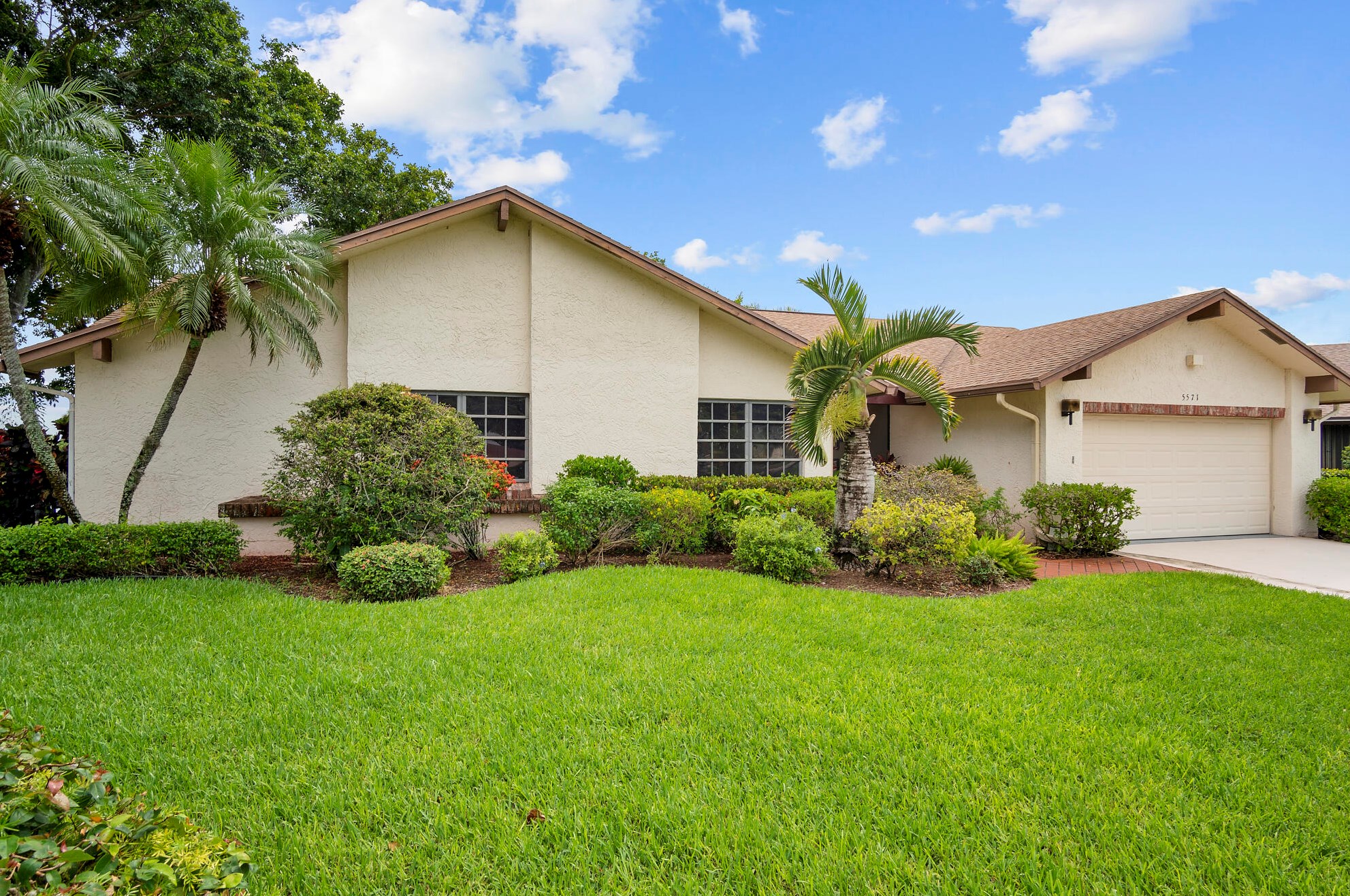 5571 Sugar Mill Ct, Delray Beach, FL 33484