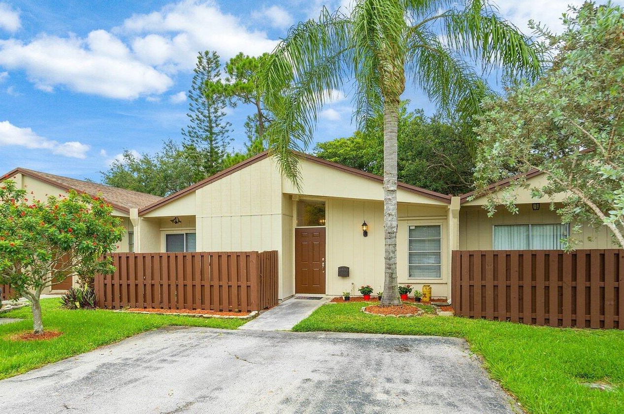 22543 Vistawood Way, Boca Raton FL  33428-5564 exterior