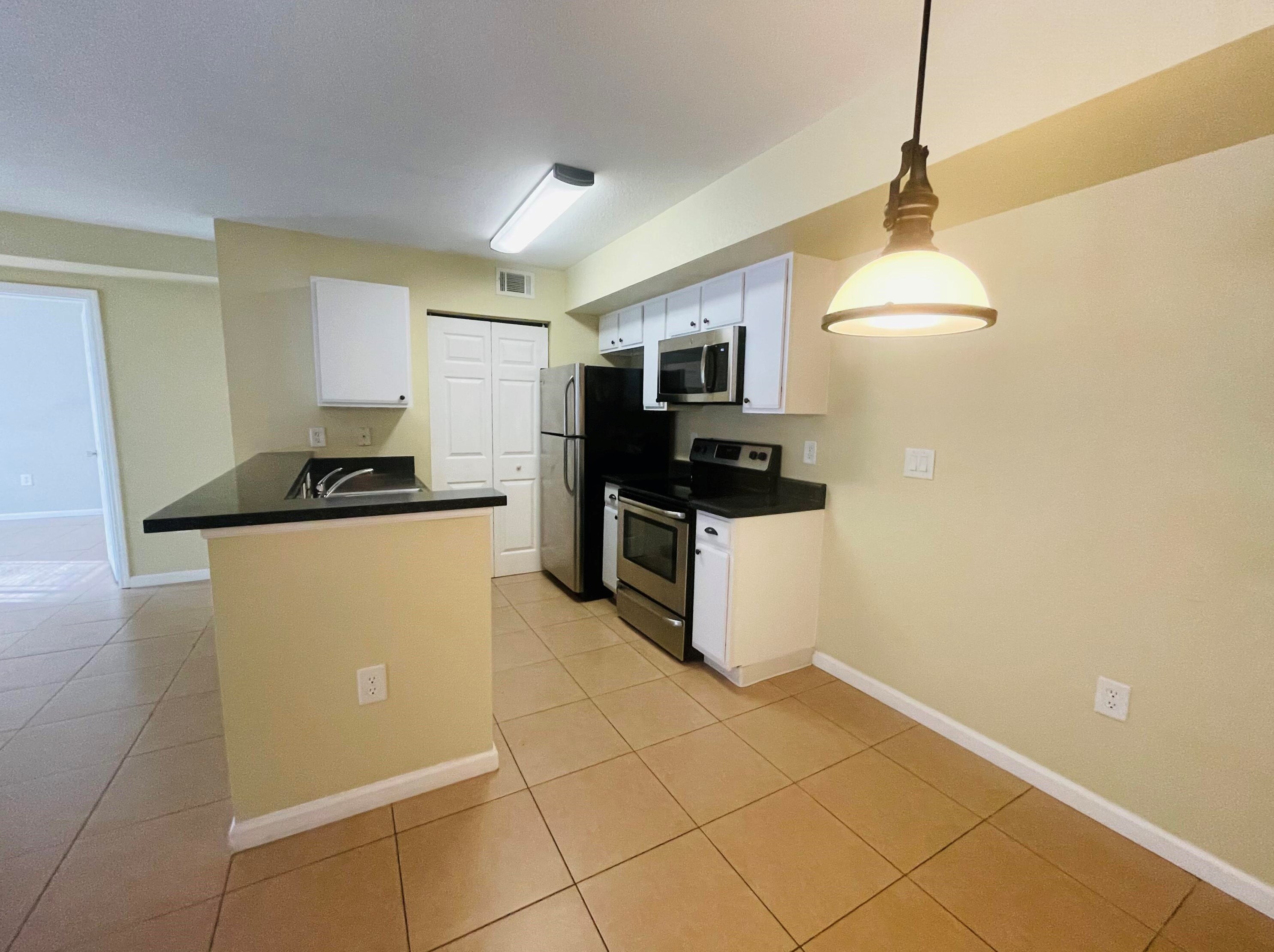 151 Sw Palm Dr Apt 103, Fort Pierce, FL 34986