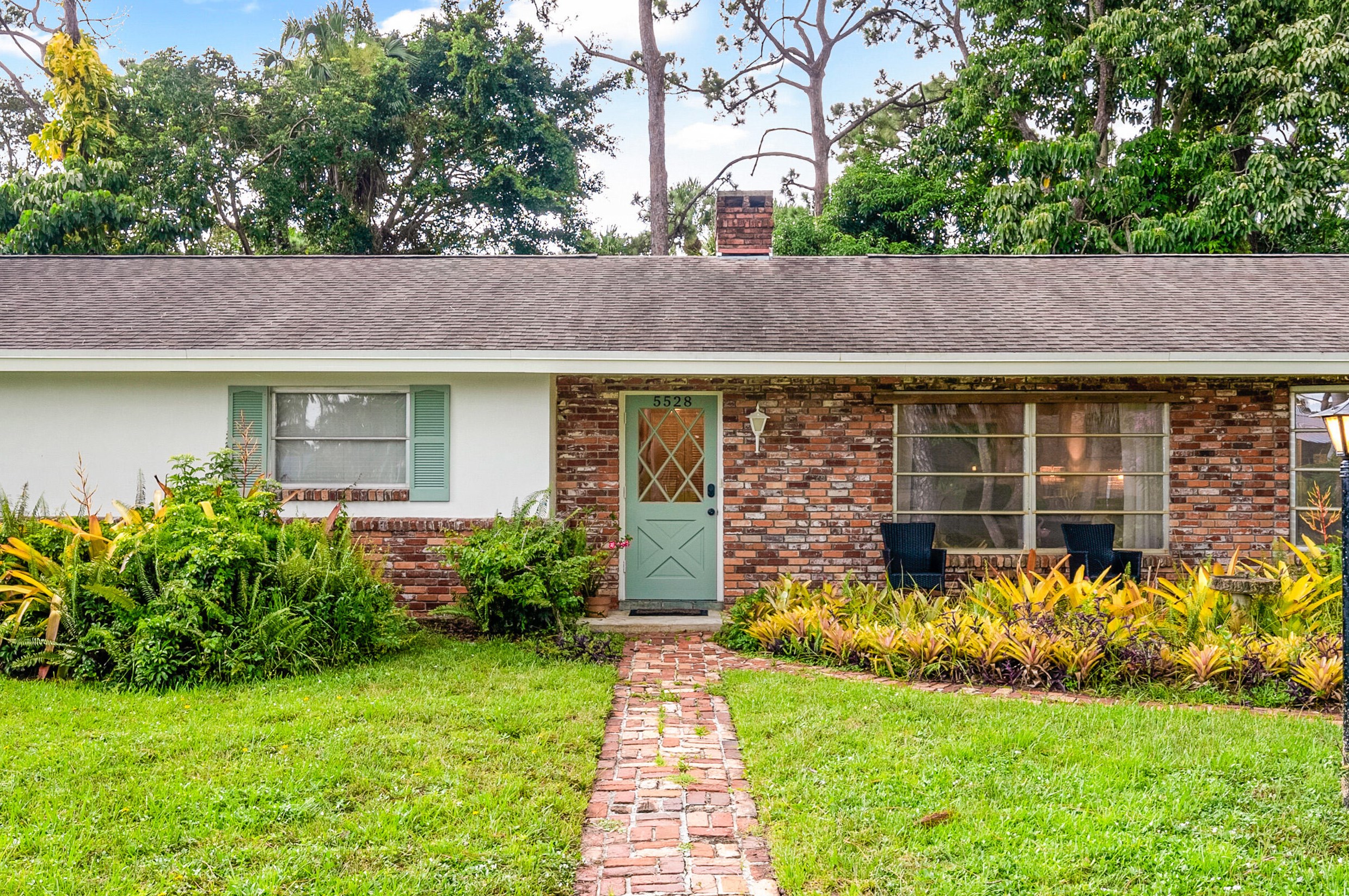 5528 Hibiscus Rd, Jupiter, FL 33458