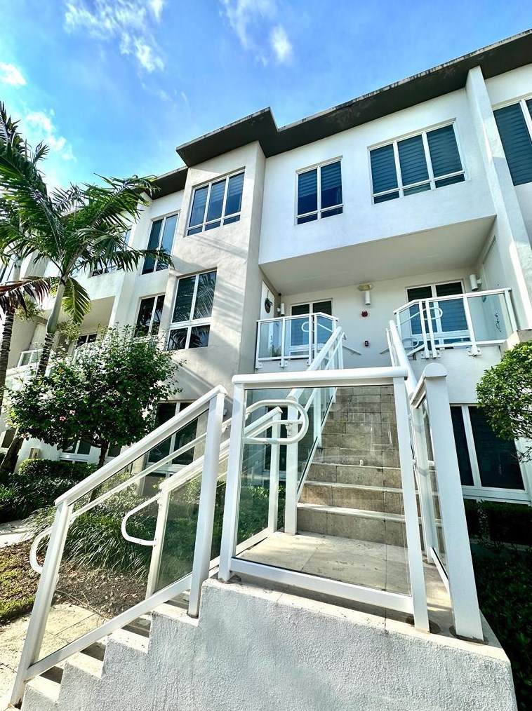 10280 63rd Ter, Miami, FL 33178