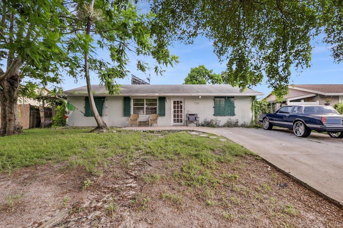 4341 Weymouth St, Lake Worth, FL 33461