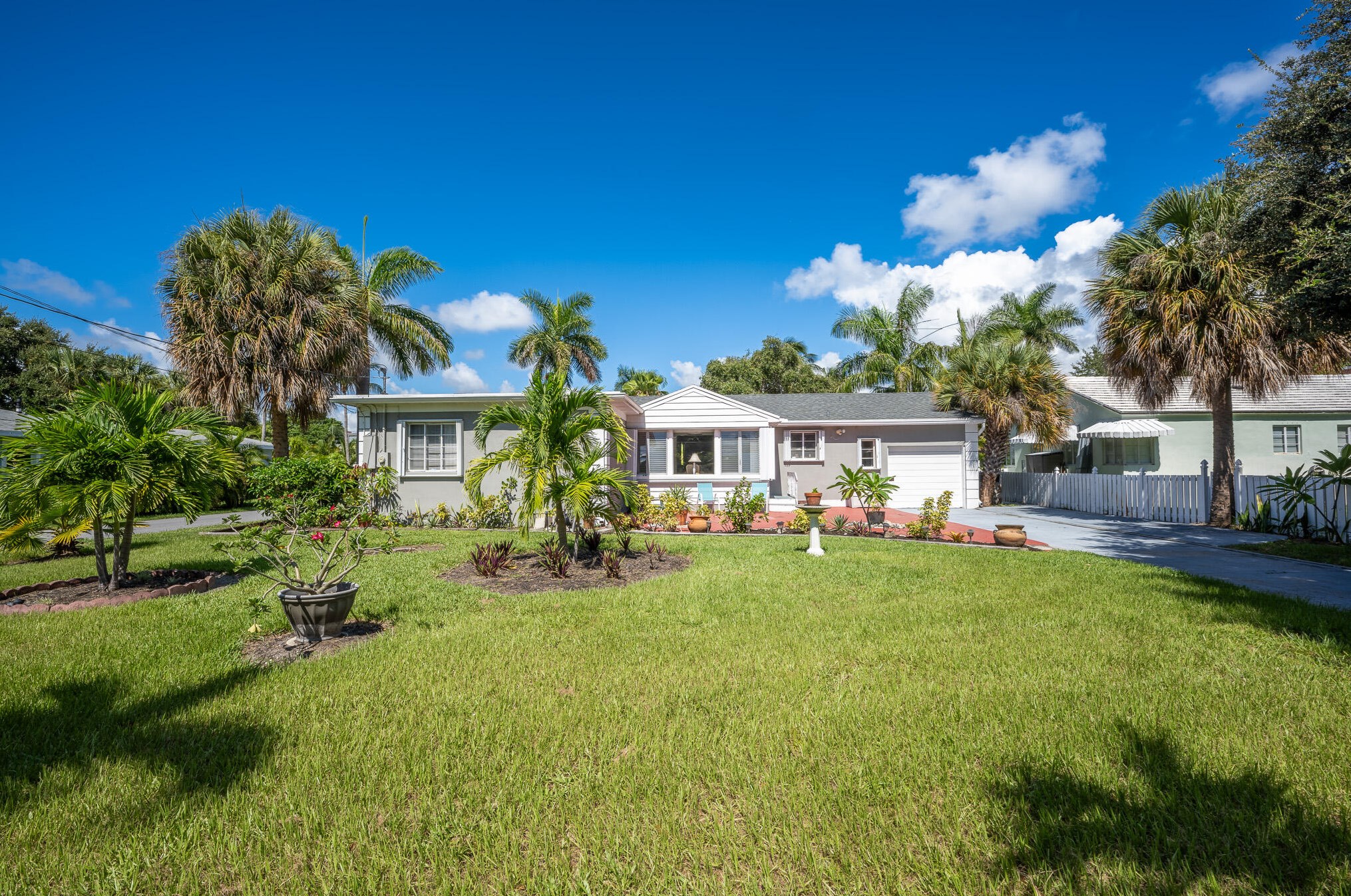 1331 Lakeside Dr, Lake Worth, FL 33460-1917