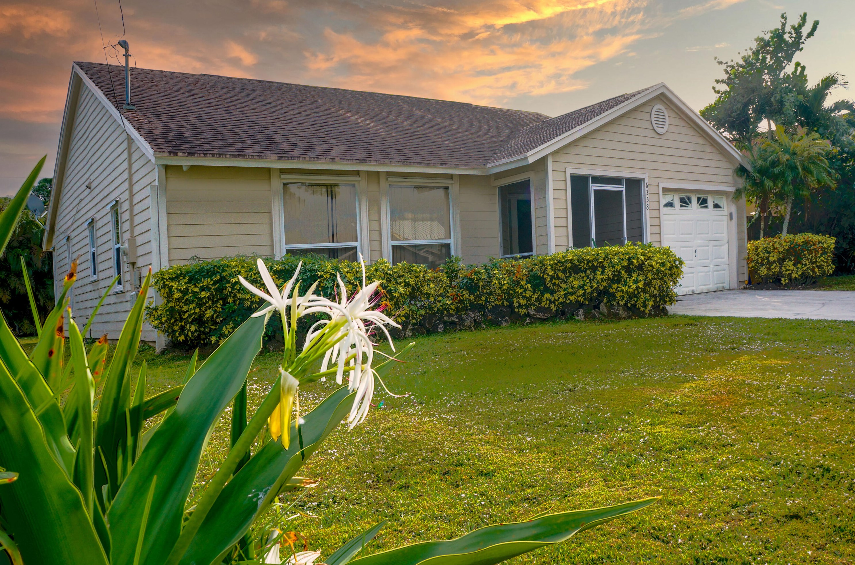 6358 Barbara St, Jupiter FL  33458-6643 exterior