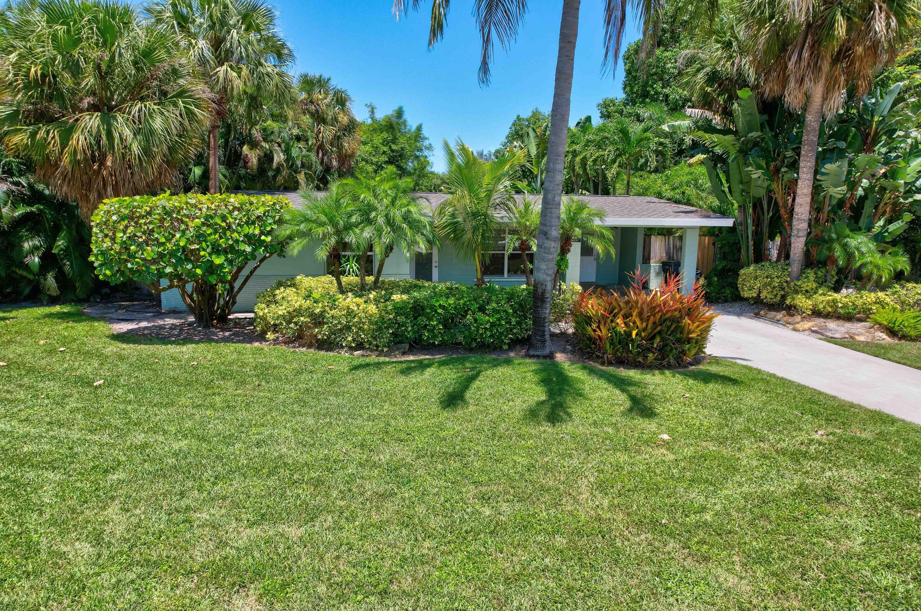 3089 Grove Ct, West Palm Beach, FL 33410-2438