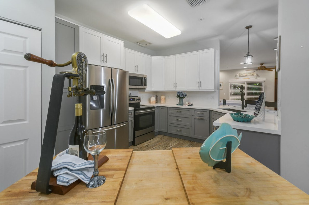 105 Lighthouse Cir, Jupiter, FL 33469-4712