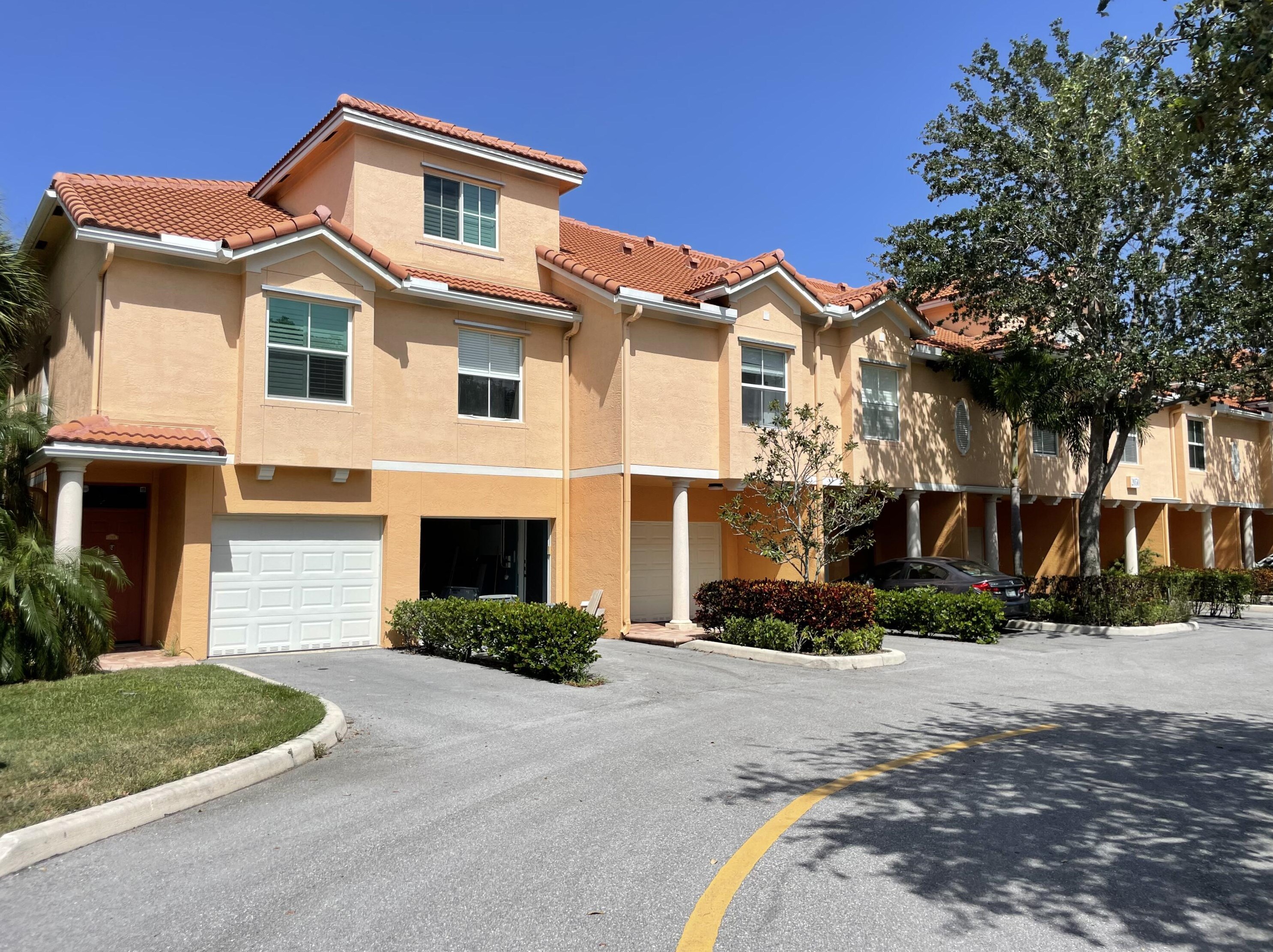 2050 Alta Meadows Ln, Delray Beach FL  33444-1180 exterior