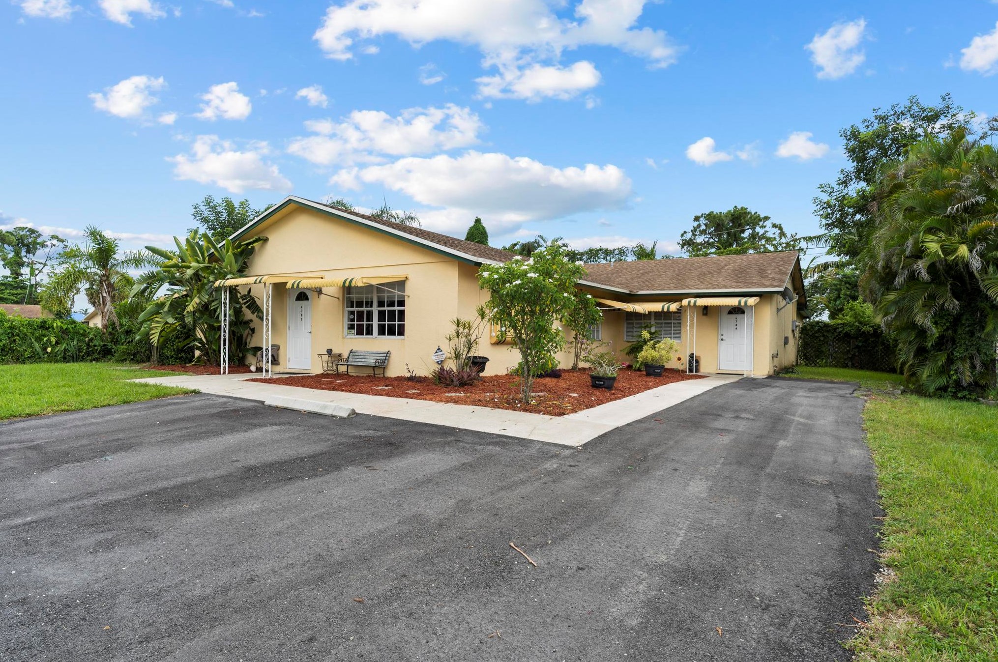 4782 Cambridge St, Lake Worth, FL 33463-2272