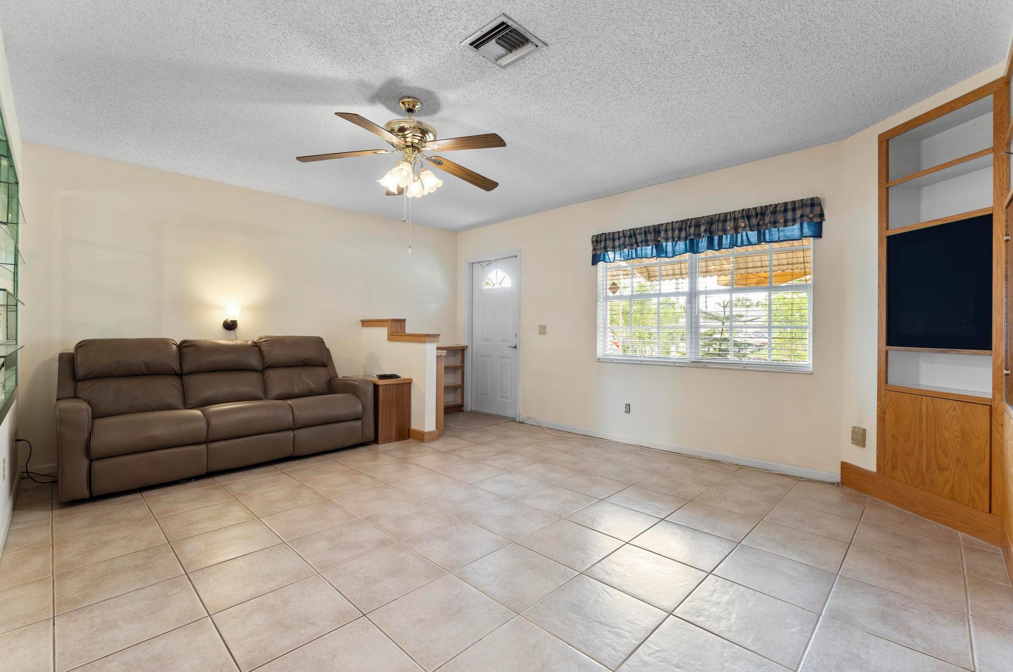 4782 Cambridge St, Lake Worth FL  33463-2272 exterior