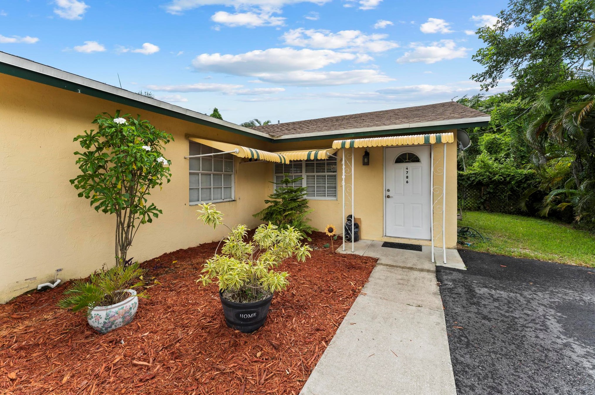 4782 Cambridge St, Lake Worth FL  33463-2272 exterior
