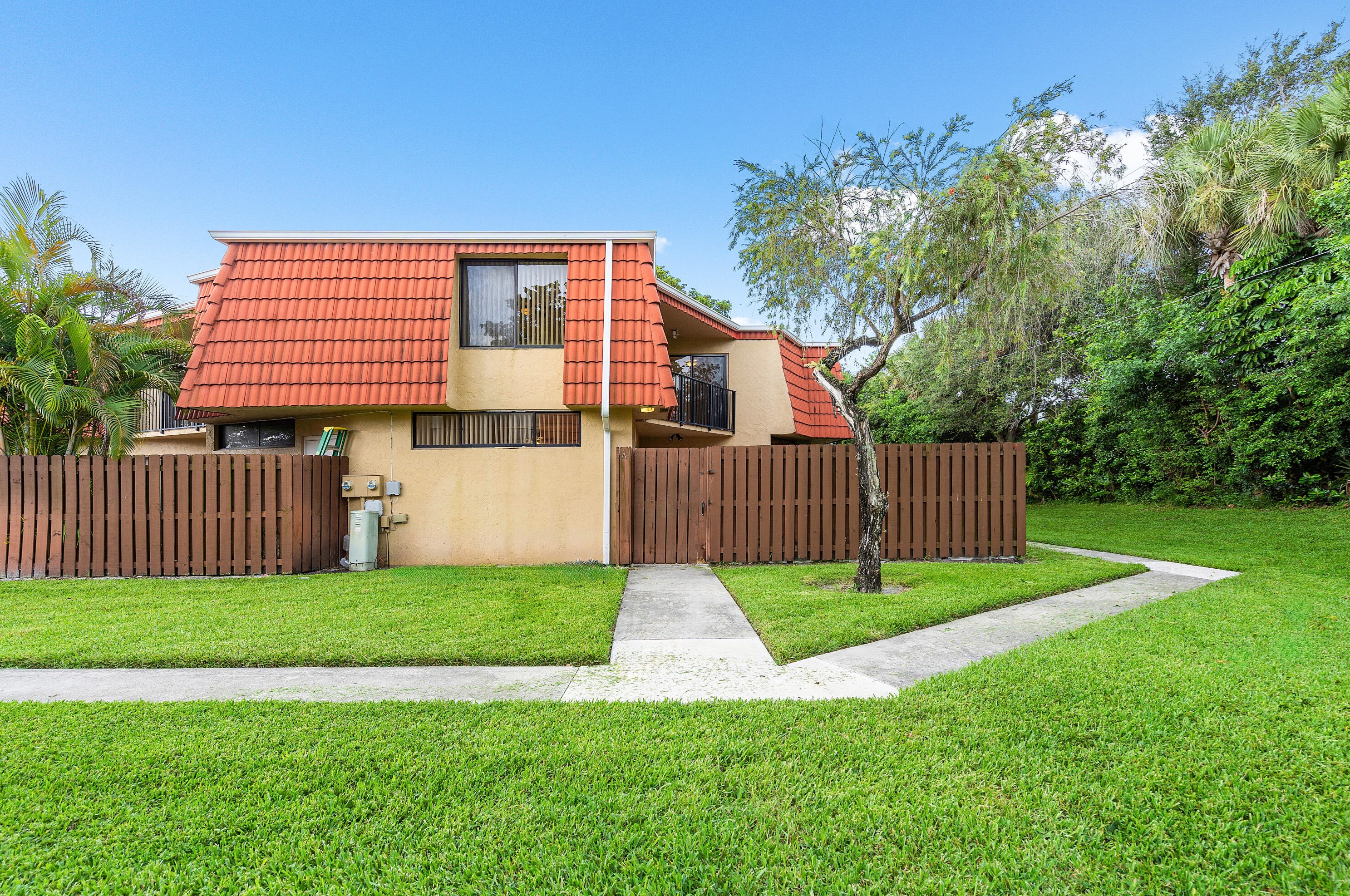 23106 Oxford Pl, Boca Raton, FL 33433-6859