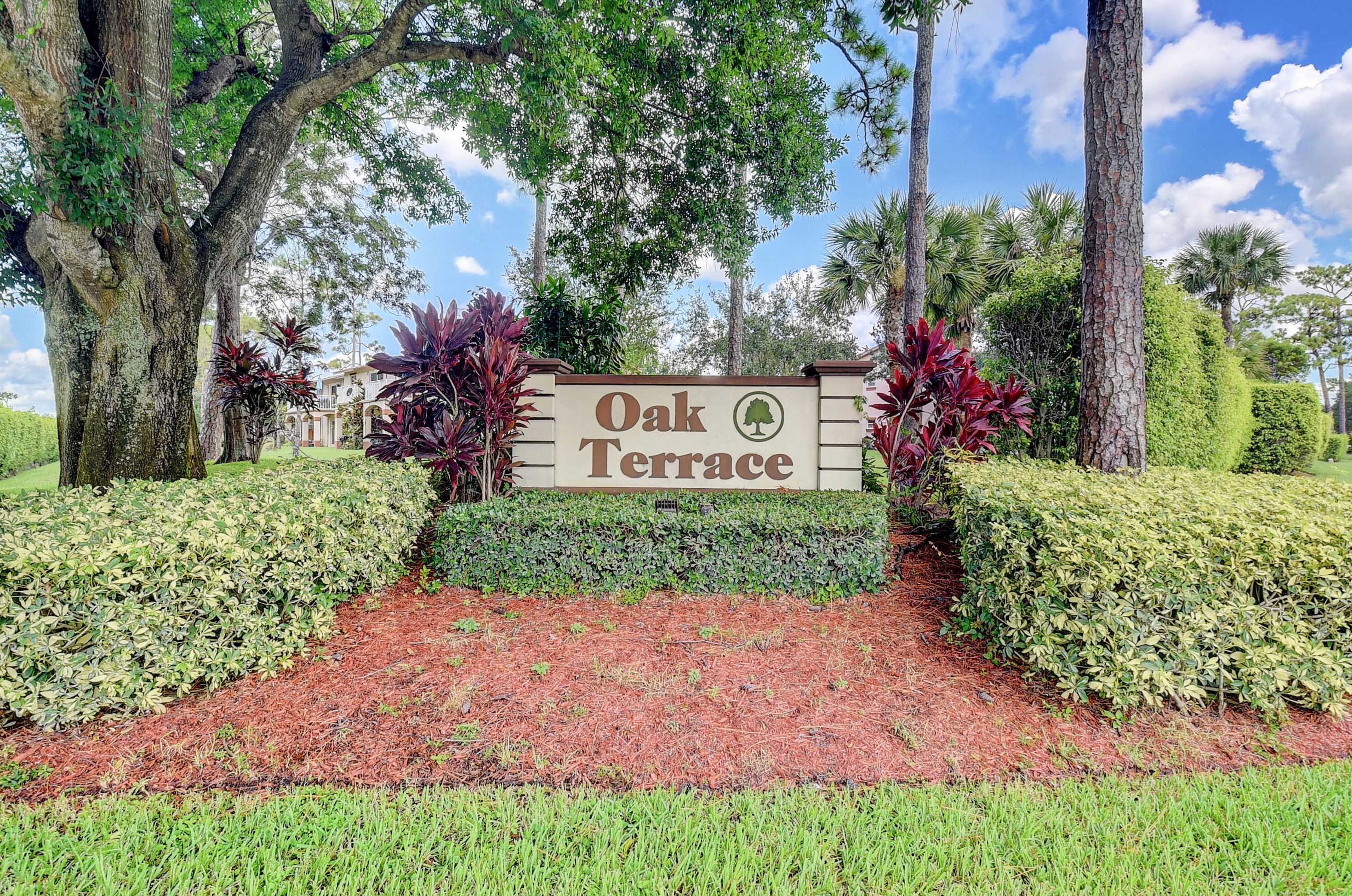4527 Oak Terrace Dr, Lake Worth, FL 33463-3719