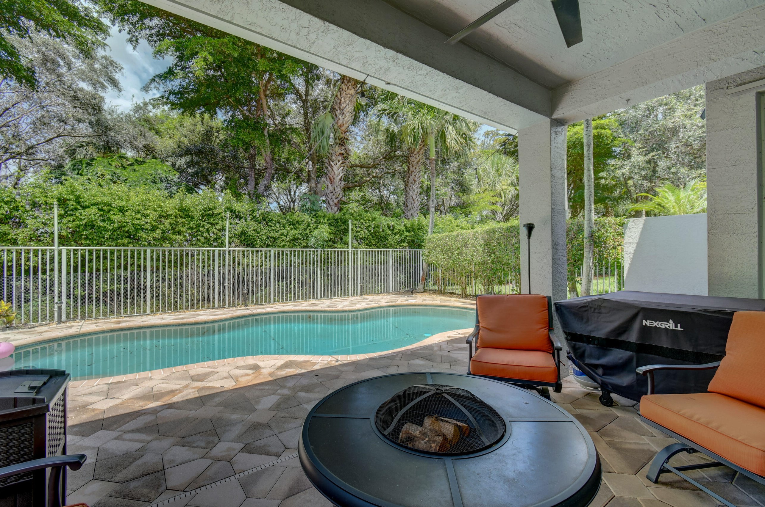 8955 Briarwood Meadow Ln, Boynton Beach FL 33473-7817 exterior