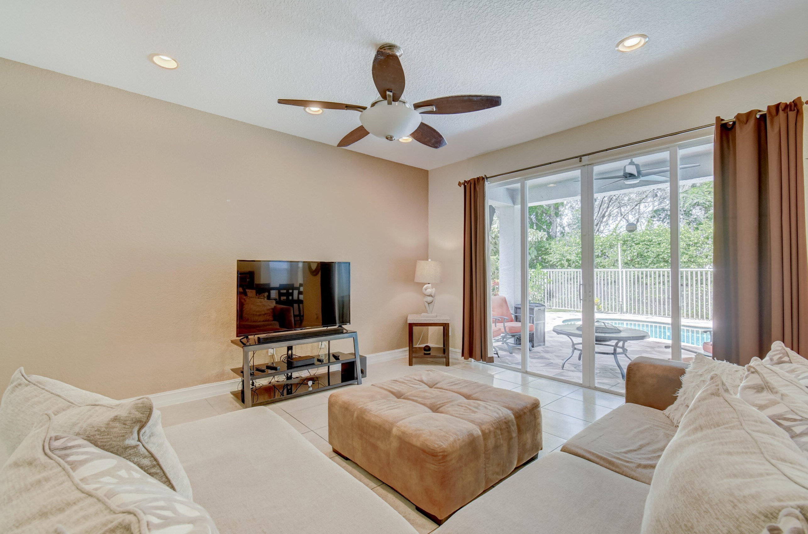 8955 Briarwood Meadow Ln, Boynton Beach FL 33473-7817 exterior