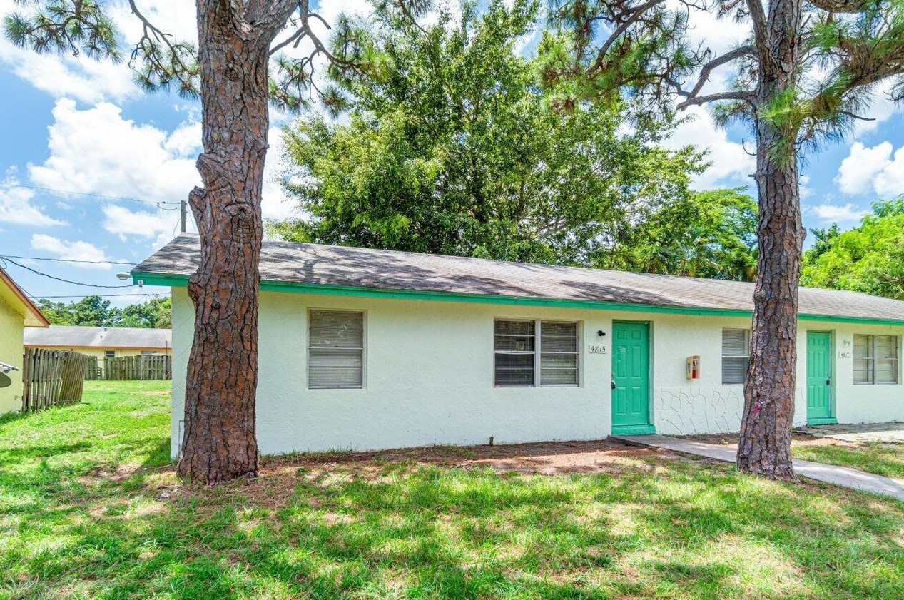 4815 Gulfstream Rd, Lake Worth, FL 33461-5438