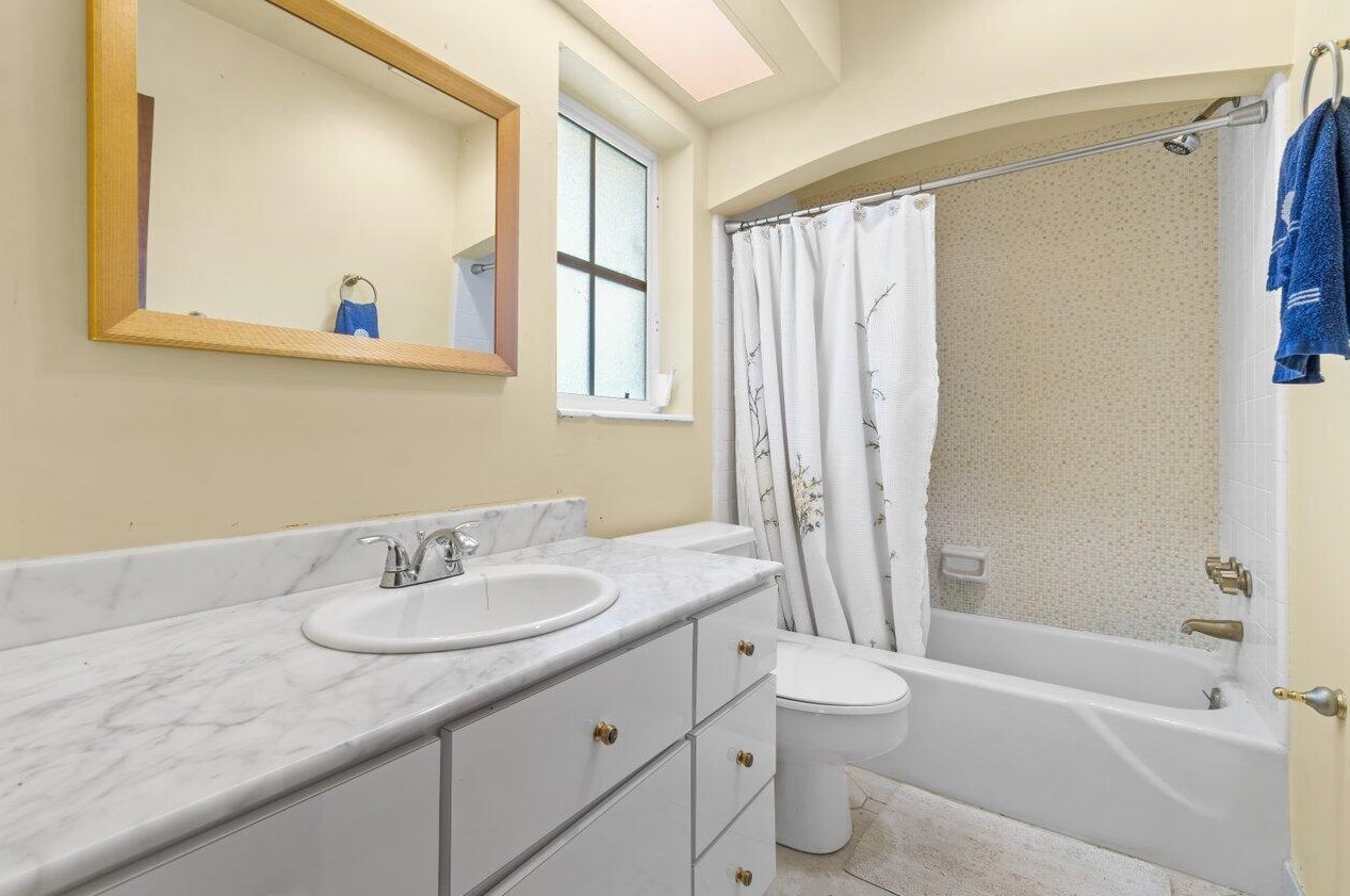 900 4 St, Boca Raton FL 33432-4201 exterior