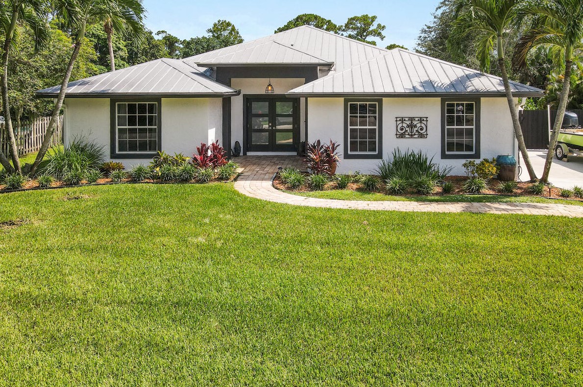 8792 Duncan St, Hobe Sound, FL 33455-7207