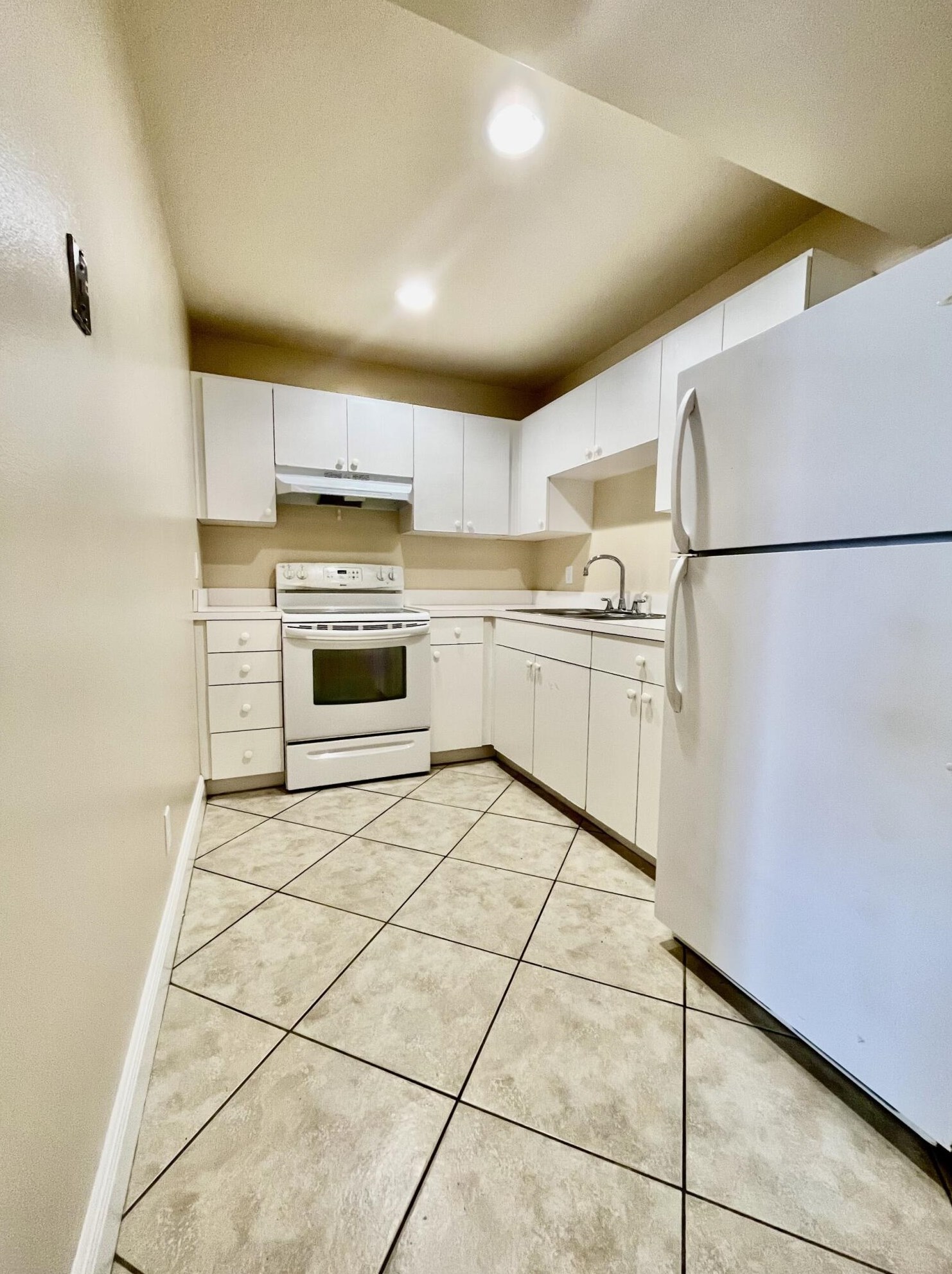 218 7th St #10, West Palm Beach, FL 33403