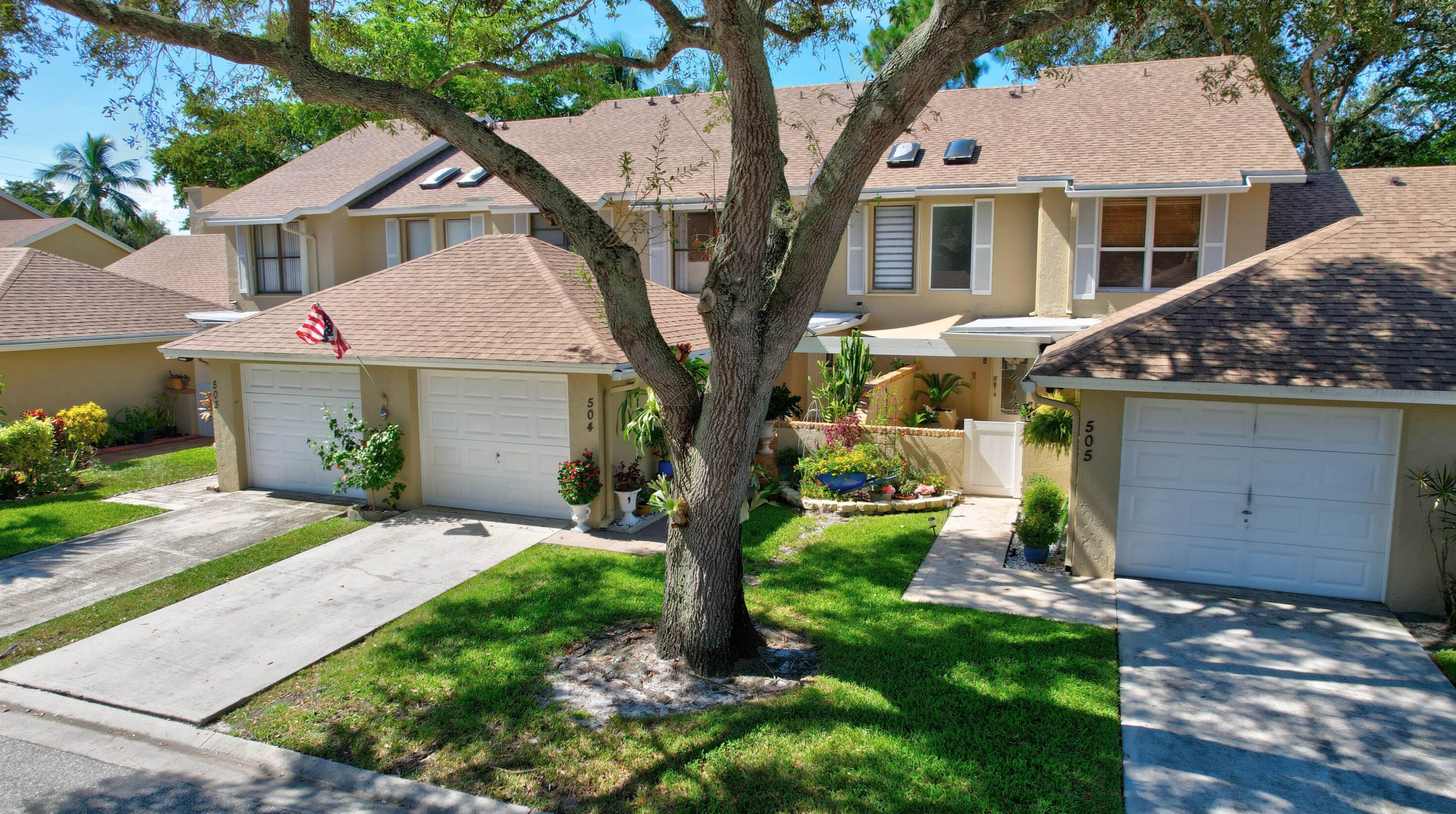 504 Maplewood Dr, West Palm Beach, FL 33415-1463