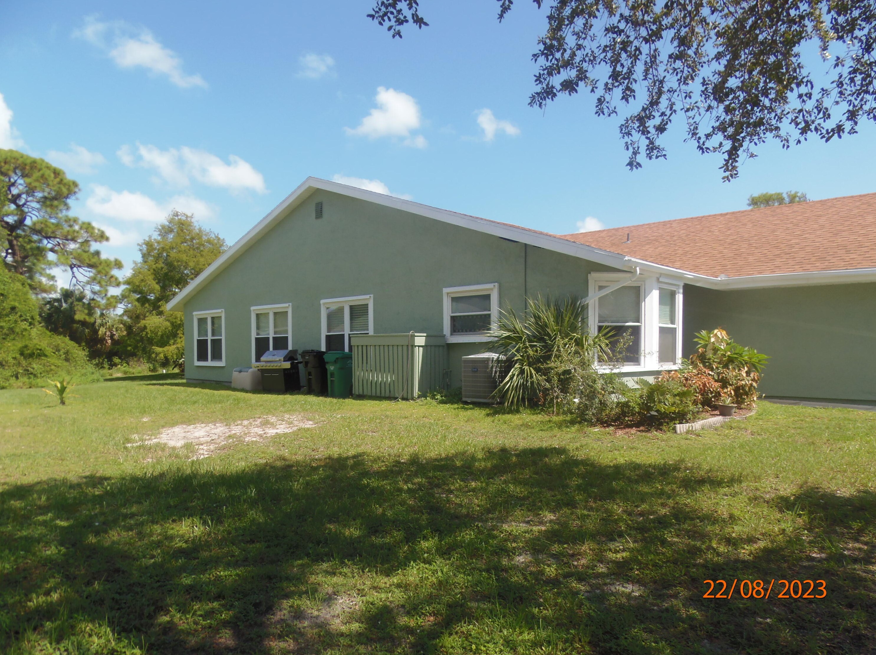 1350 Rivergreen Cir, Fort Pierce FL  34952-4131 exterior