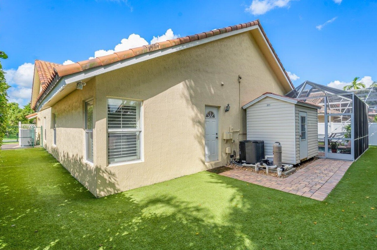 6190 Vis Linda Ln, Boca Raton FL 33433-8225 exterior