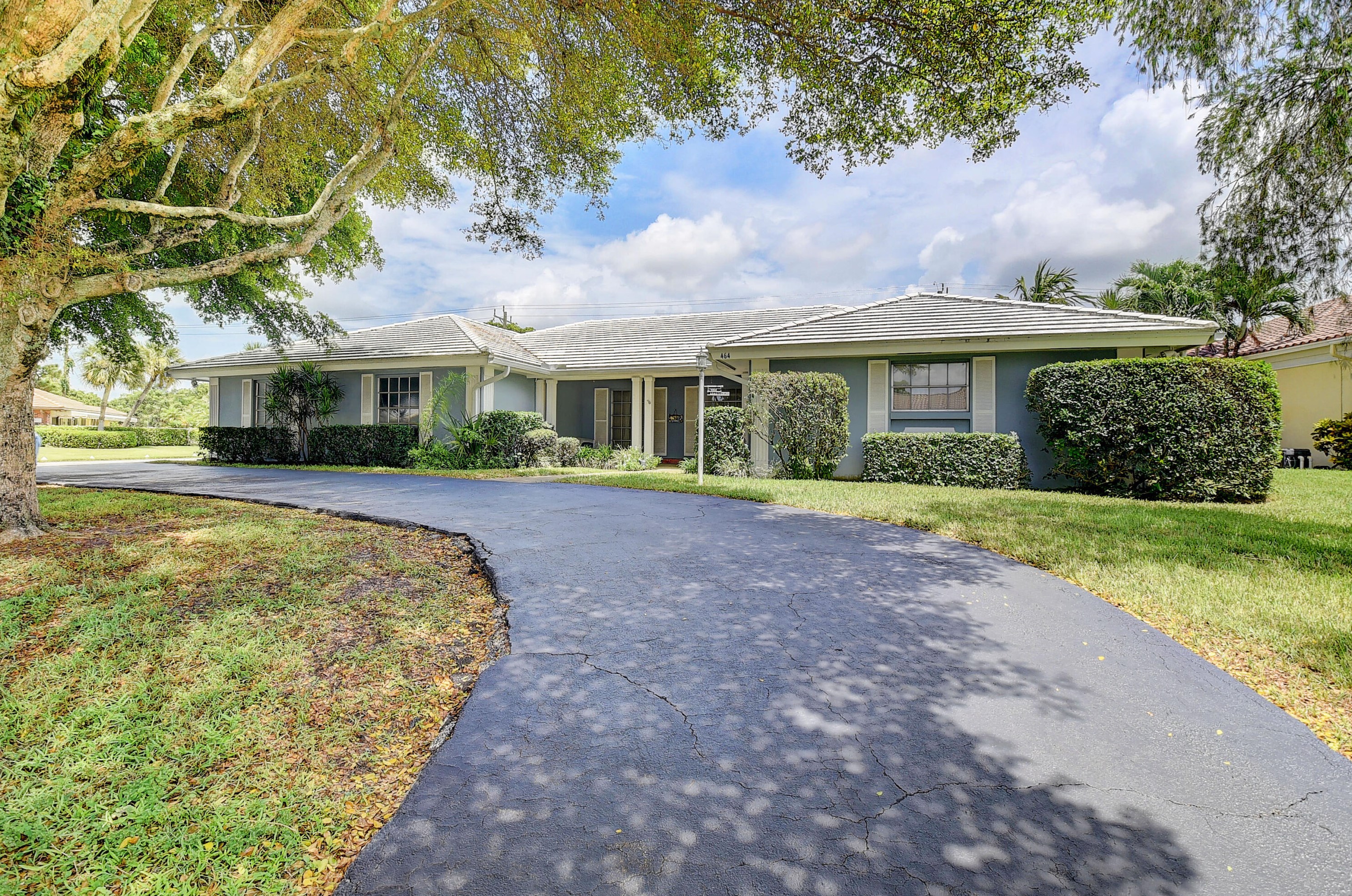 464 Country Club Dr, Lake Worth, FL 33462-1004