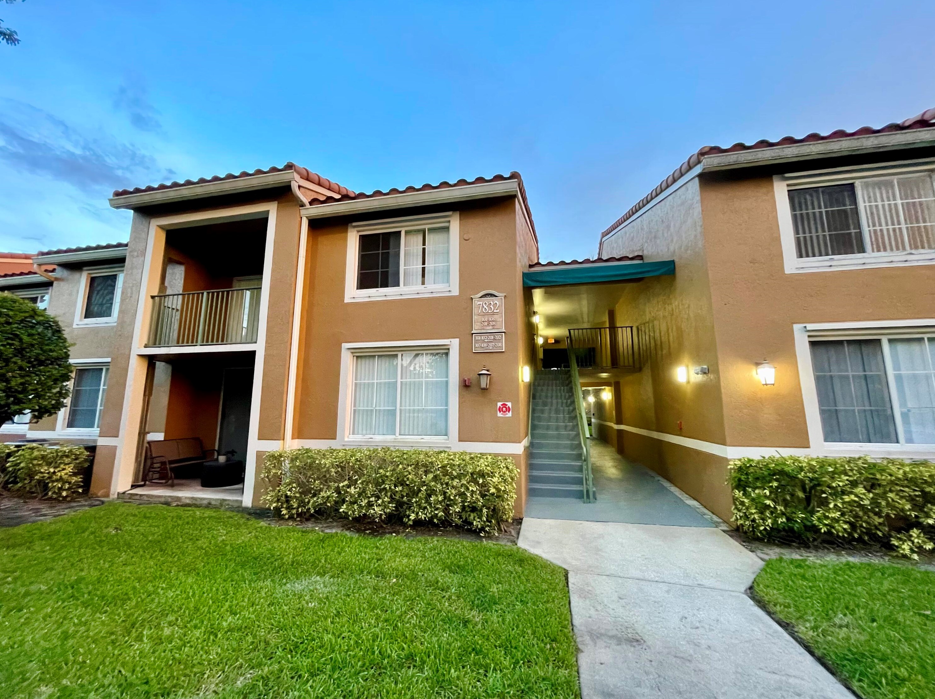 7832 Sonoma Springs Cir #203, Lake Worth, FL 33463