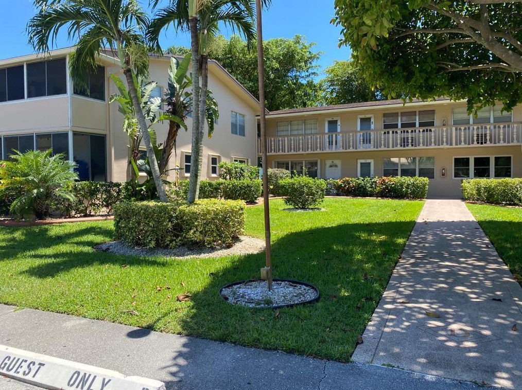80 Canterbury D, West Palm Beach, FL 33417