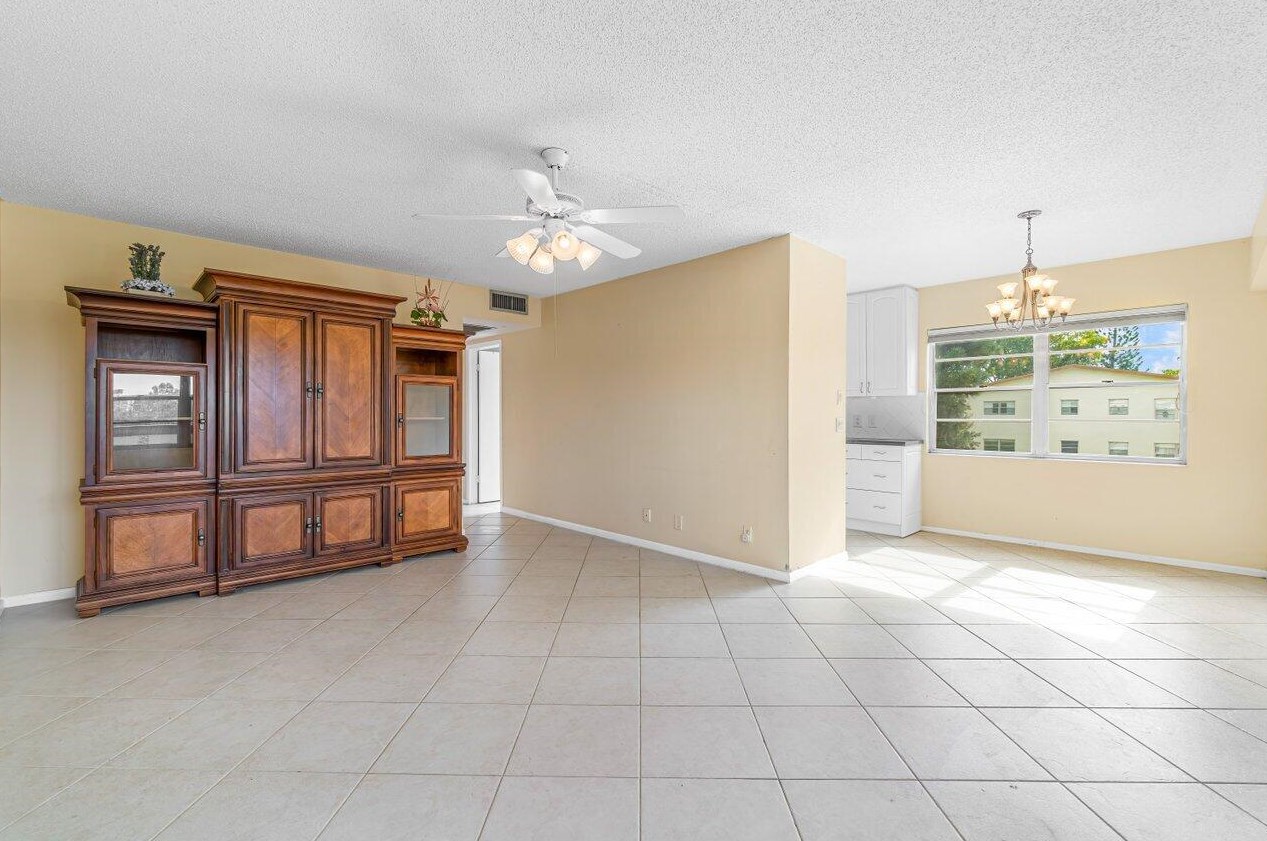 74 Mansfield B, Boca Raton FL 33434-4924 exterior