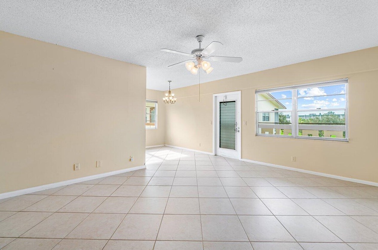 74 Mansfield B, Boca Raton FL 33434-4924 exterior