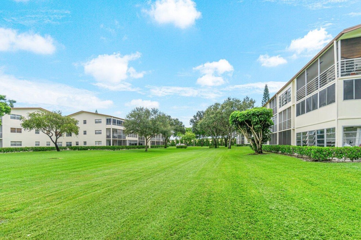 74 Mansfield B, Boca Raton FL 33434-4924 exterior