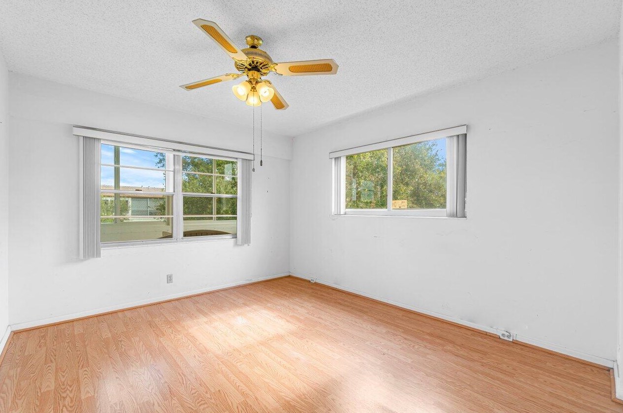 74 Mansfield B, Boca Raton FL 33434-4924 exterior