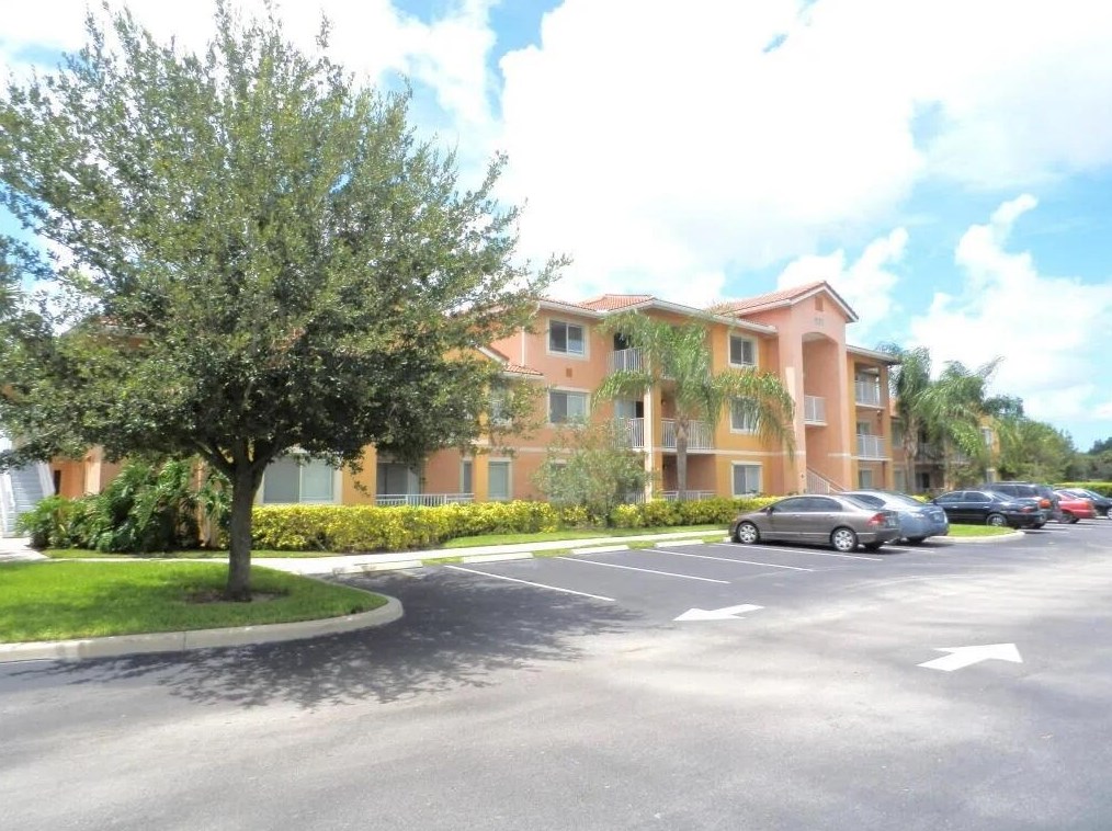 271 Sw Palm Dr Apt 102, Fort Pierce, FL 34986