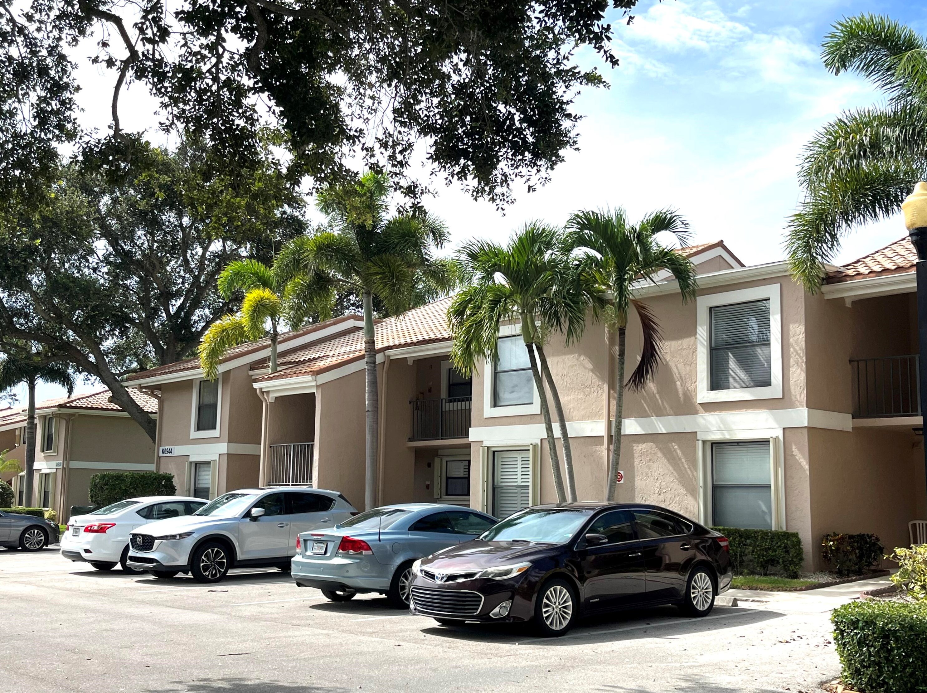 6944 Briarlake Cir #201, West Palm Beach, FL 33418