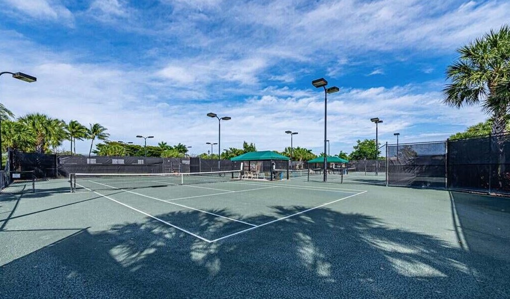 7638 Tarpon Cove Cir, Lake Worth FL 33467-6929 exterior