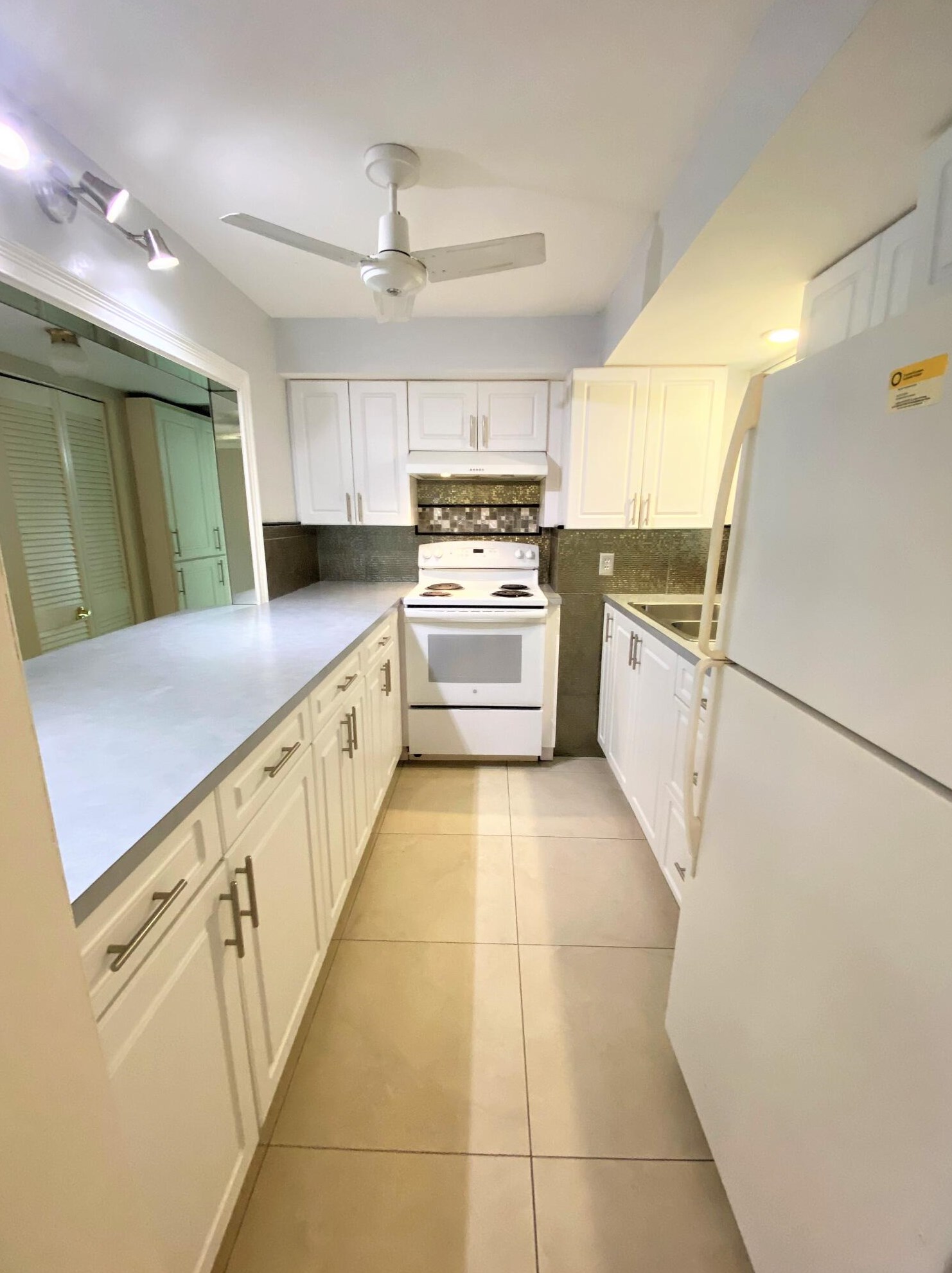 725 Lori Dr #108, Lake Worth, FL 33461