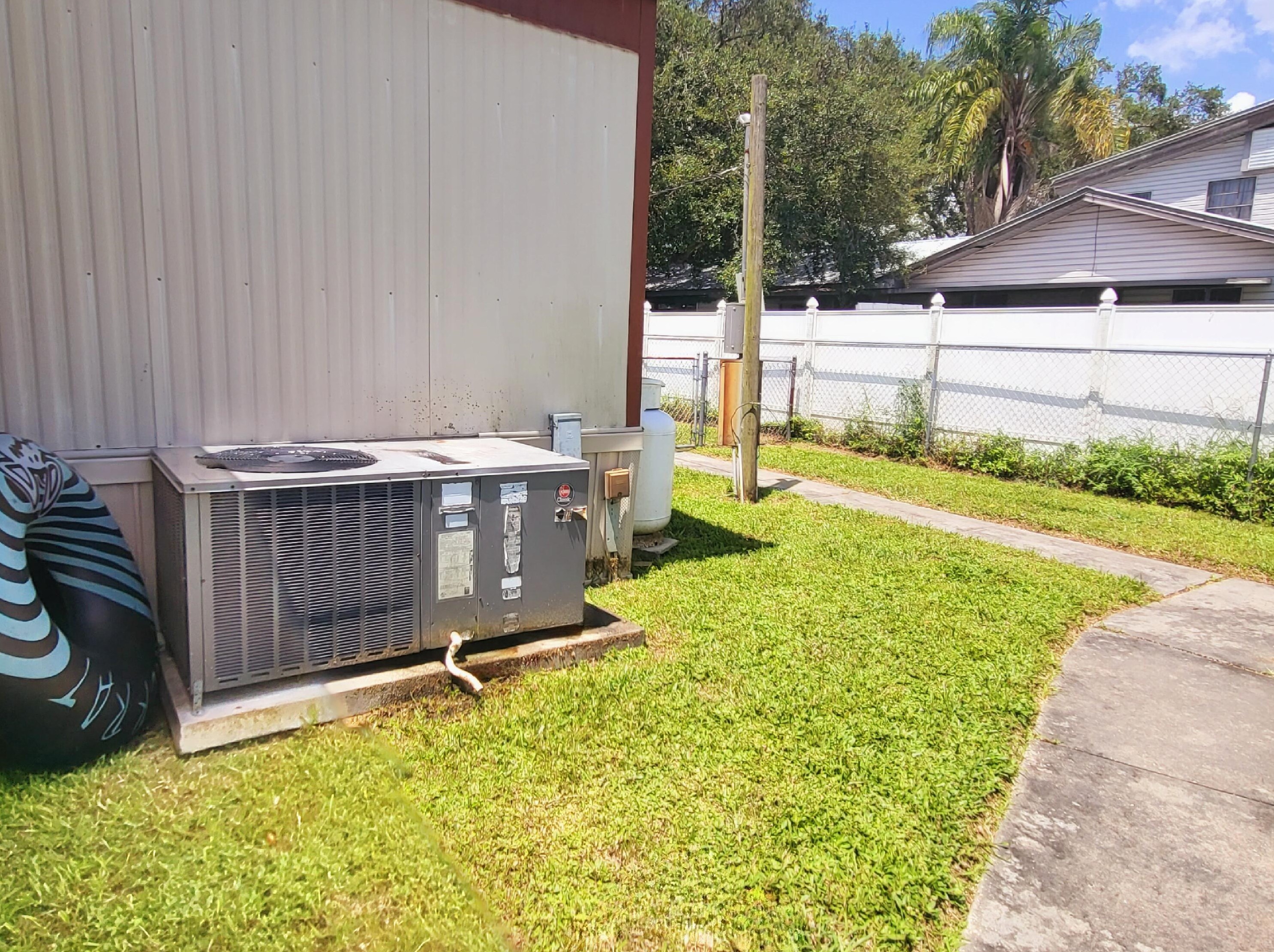 1031 Lk Dr, Okeechobee FL 34974-0299 exterior