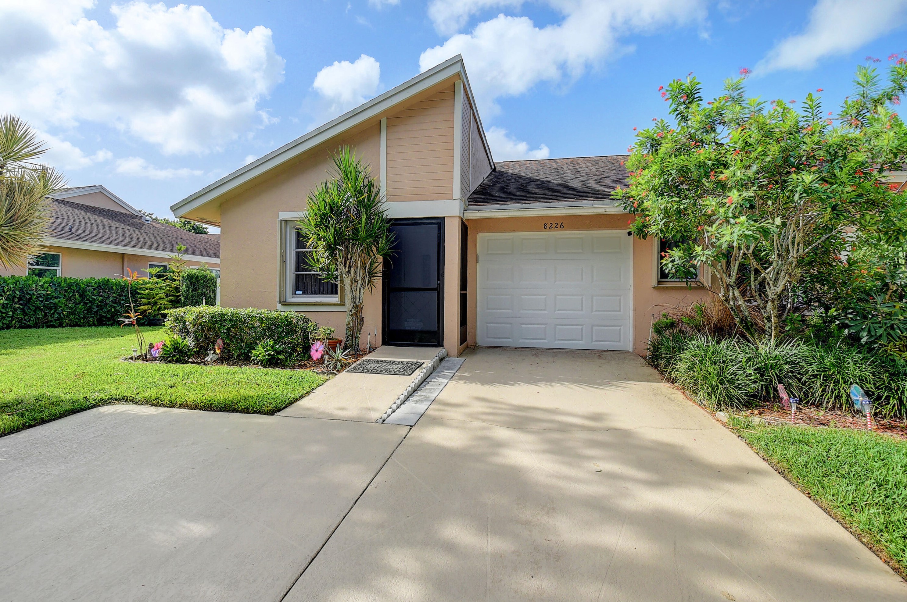 8226 Springtree Rd, Boca Raton, FL 33496-5124
