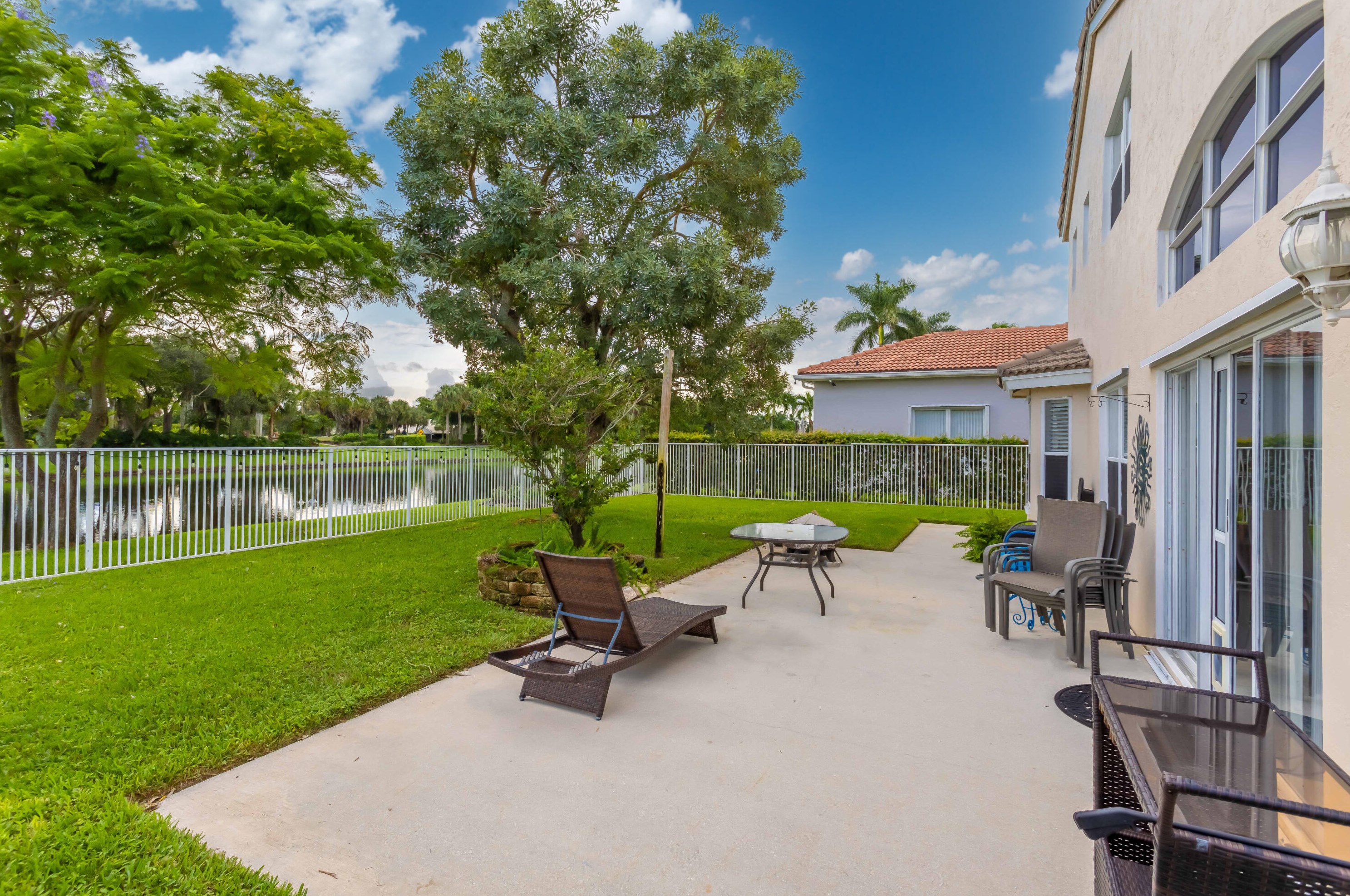 6006 Las Colinas Cir, Lake Worth FL 33463-6560 exterior