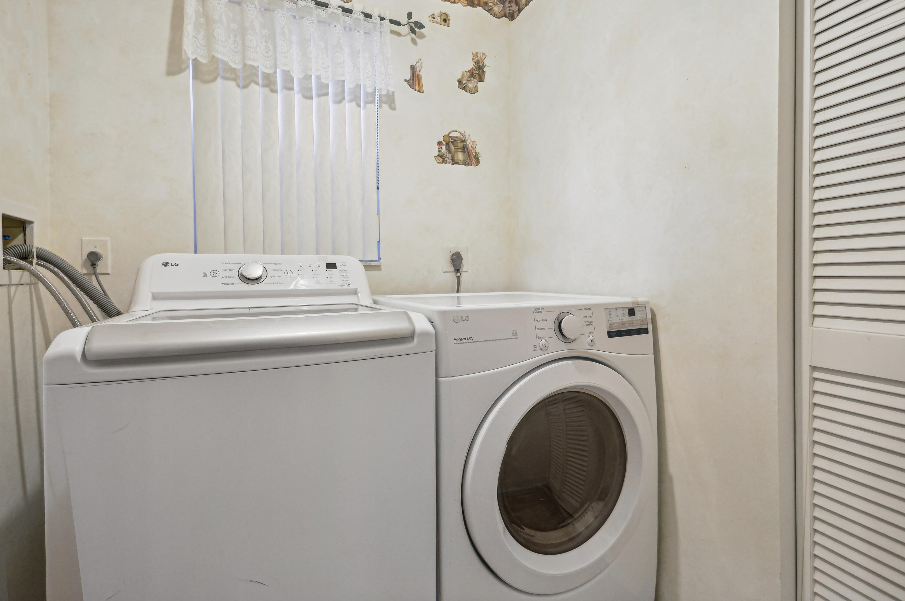 6006 Las Colinas Cir, Lake Worth FL 33463-6560 exterior