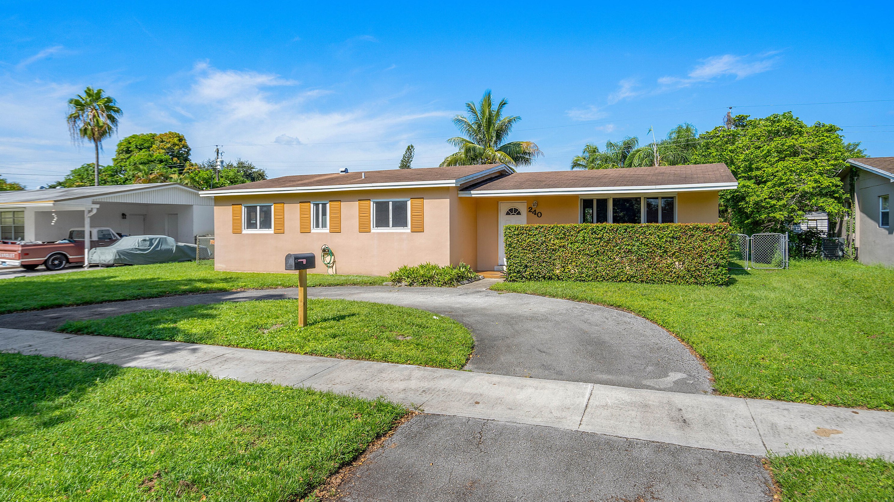 240 65th Ter, Hollywood FL  33024-7602 exterior