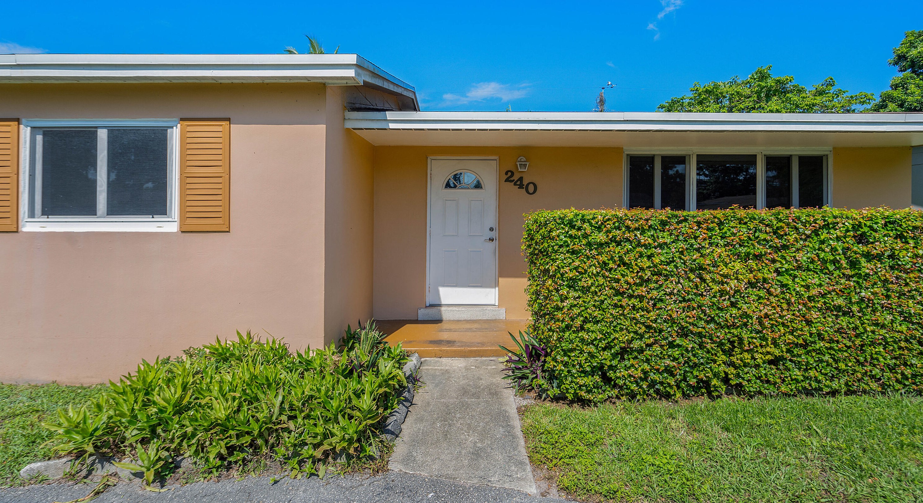 240 65th Ter, Hollywood FL  33024-7602 exterior