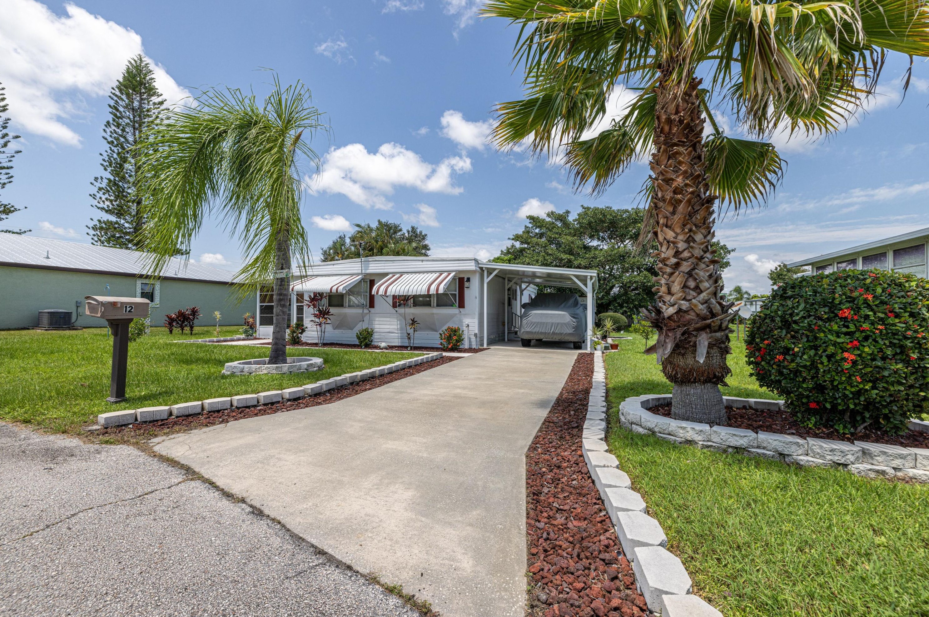 12 Aragon Ln, Fort Pierce, FL 34952