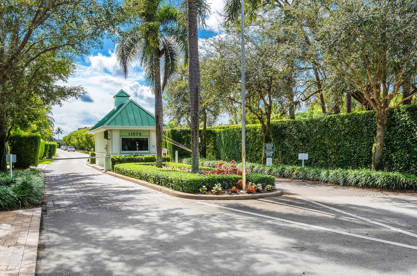 4577 Lake Dr, Boynton Beach, FL 33436-5904