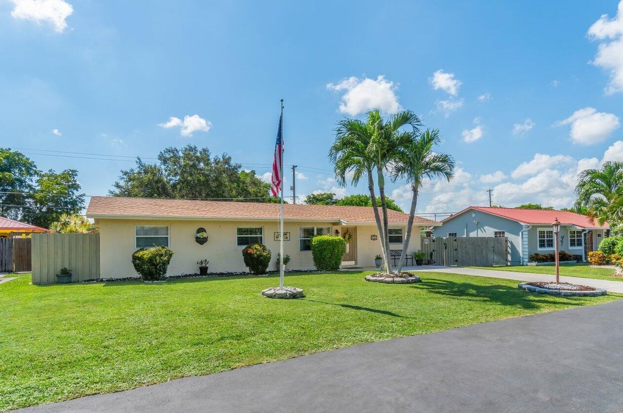6665 Massachusetts Dr, Lake Worth, FL 33462-3835