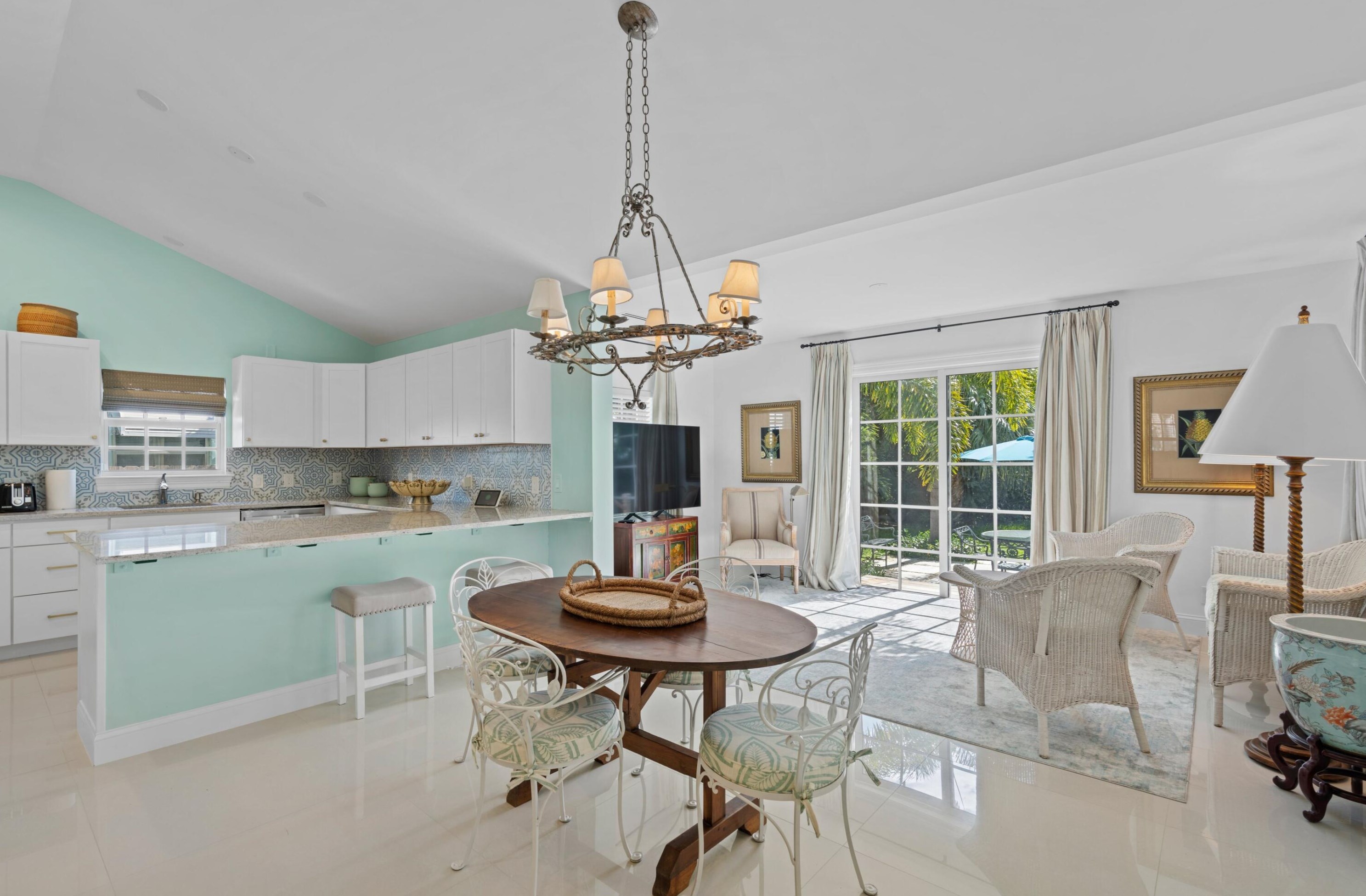 312 Palmway, Lake Worth FL  33460-3519 exterior