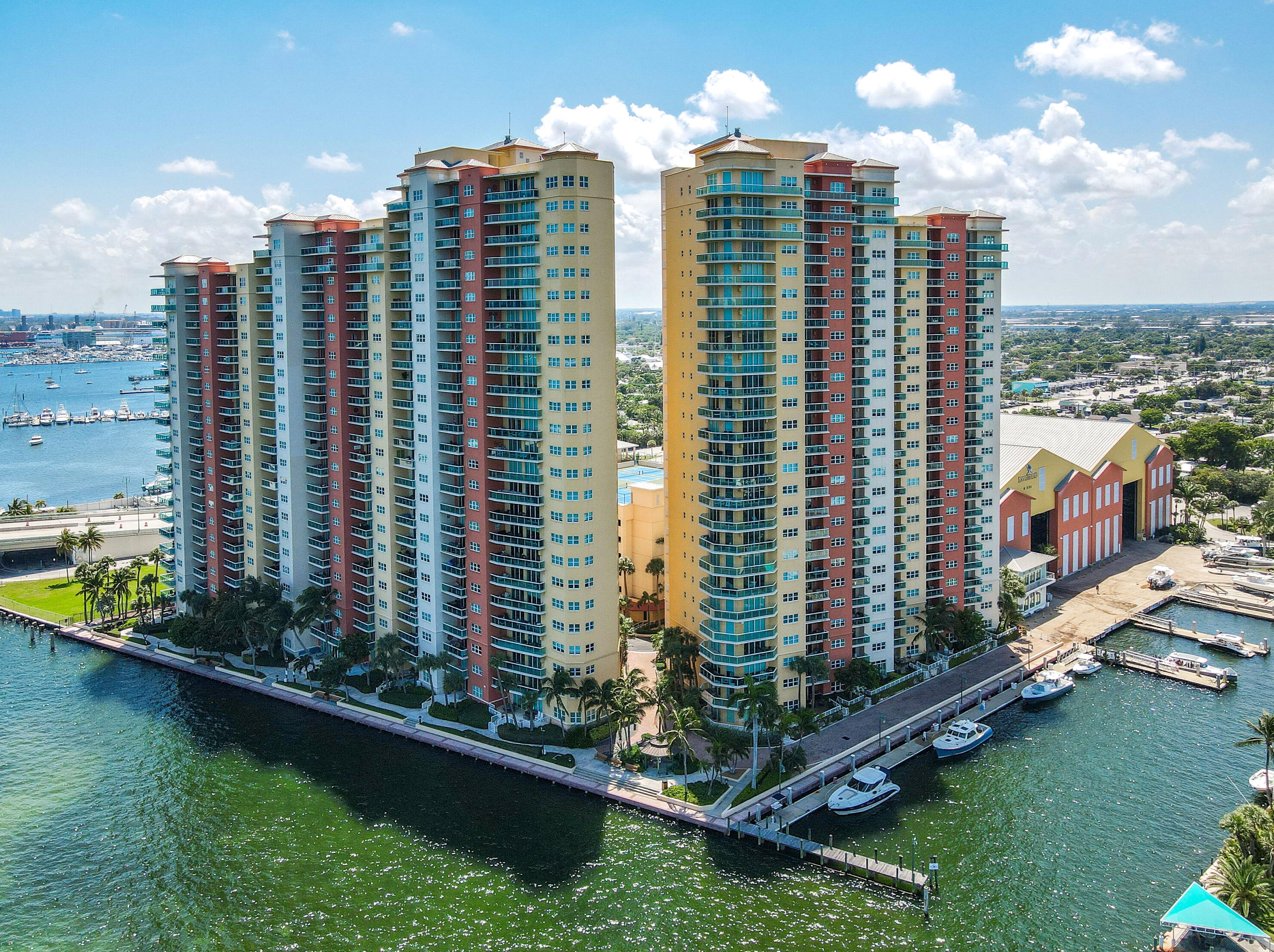 2640 Lake Shore Dr, West Palm Beach, FL 33404-4665