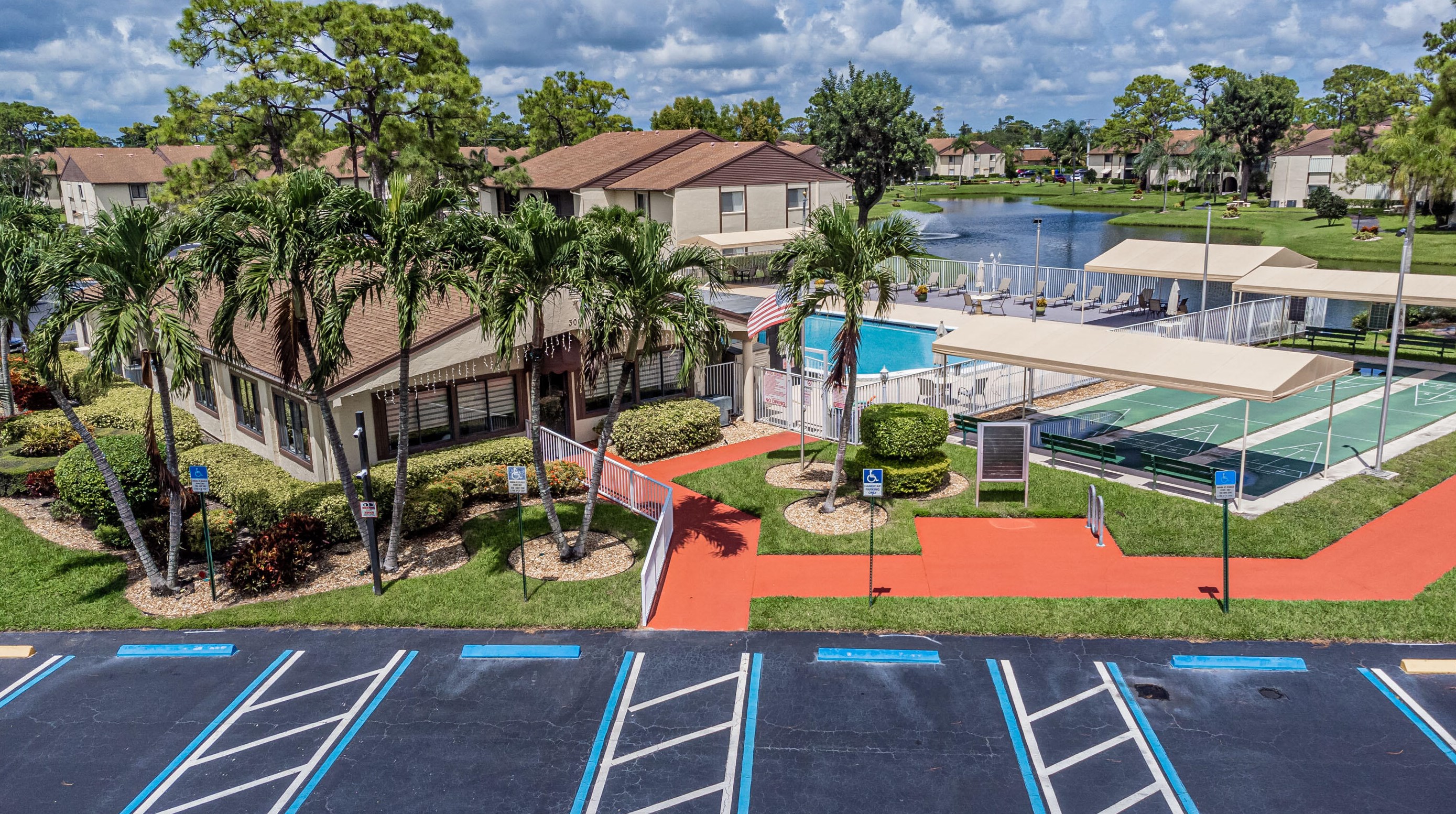 317 Knotty Pine Cir, Lake Worth FL 33463-9186 exterior